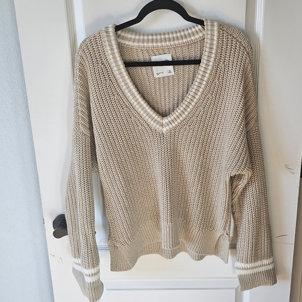 Abercrombie & Fitch Beige v neck Sweater size M
